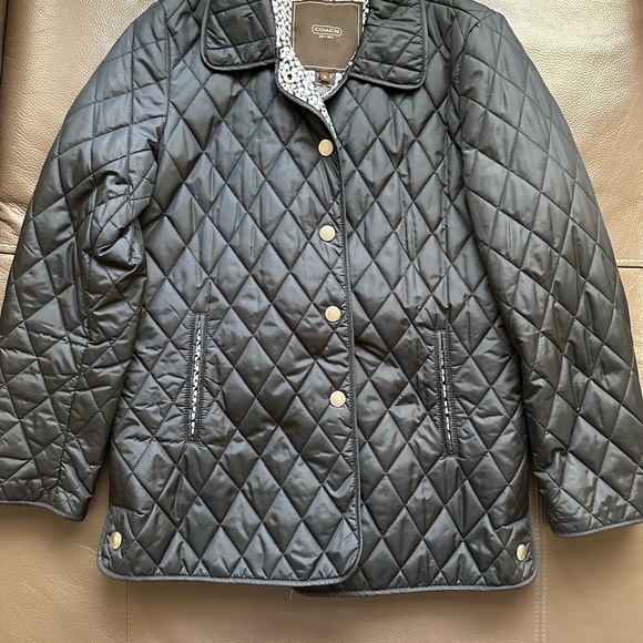 Coach Women’s Quilted Puffer Jacket In Small in Like New Condition - Picture 3 of 11